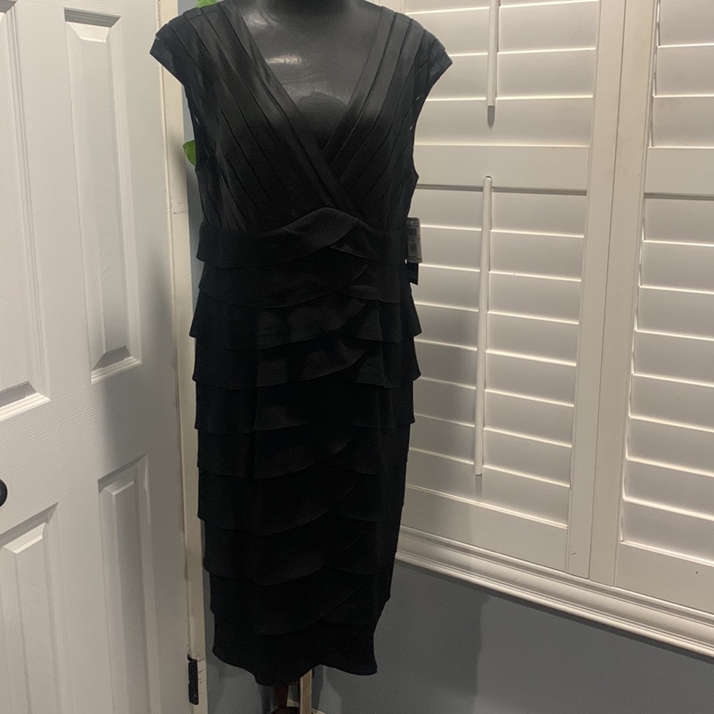 Brand New Adrianna Papell Beautiful Black Cocktail Dress - Size 14